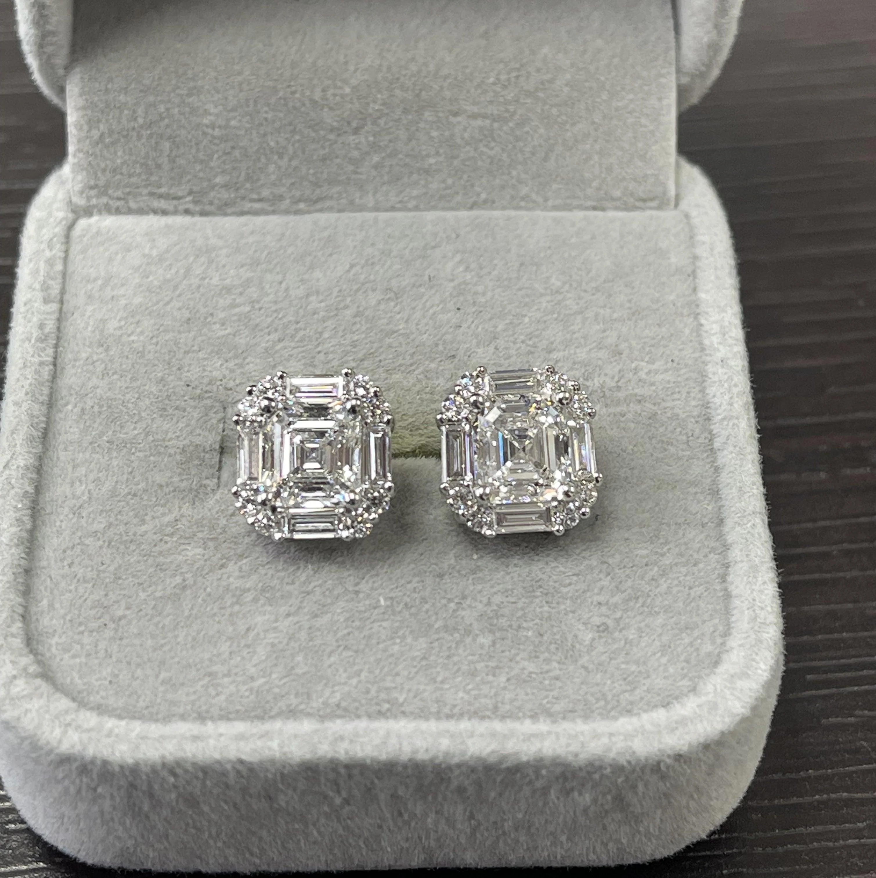 Last Piece ! Certified D/VS 4.00Ct Asscher Diamond Cluster Earring in 18k White Gold 4.30 Grams - Image 3