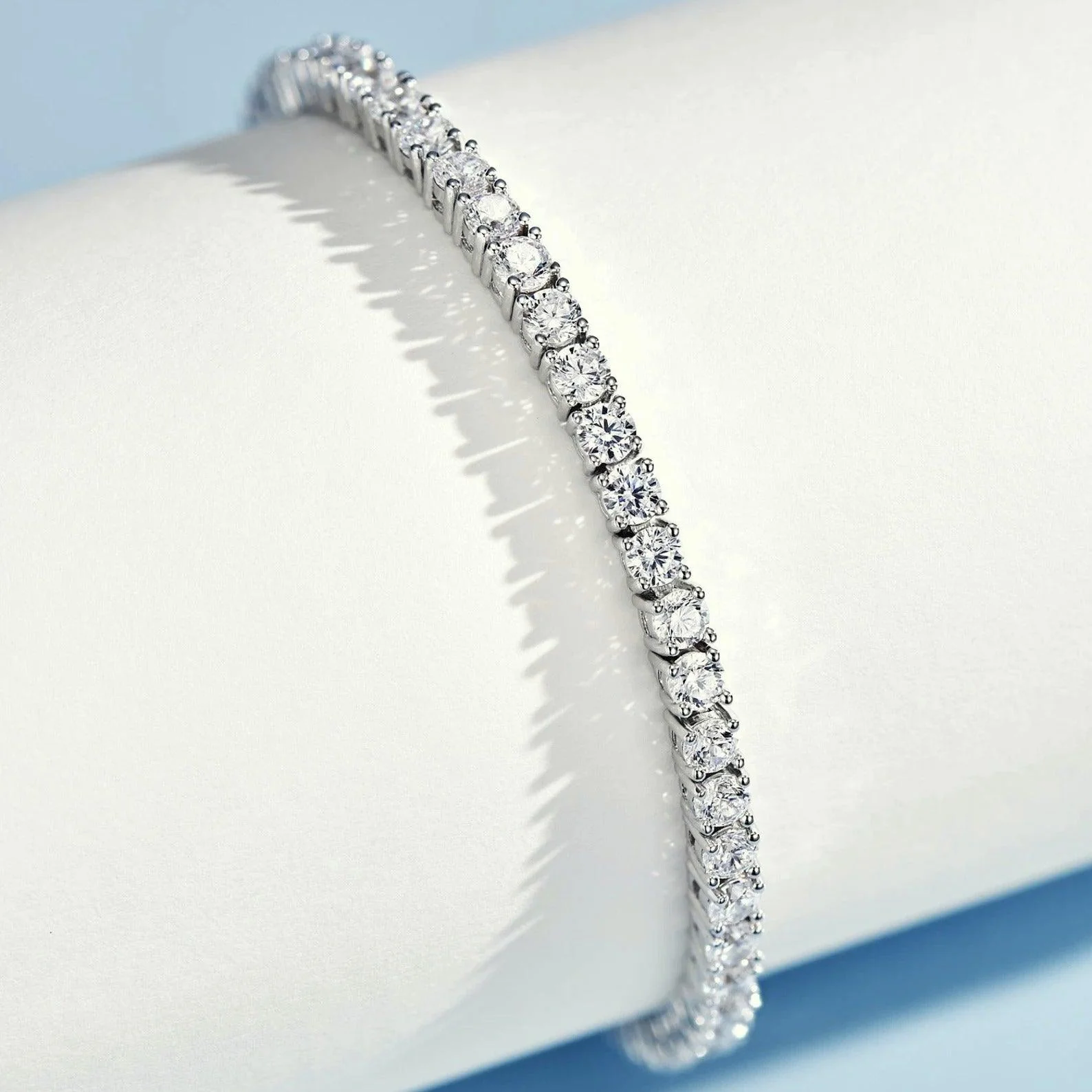 D/VVS 6.00 ct Lab Diamond Claw Set Tennis Bracelet in 9k Gold 7in - Image 4