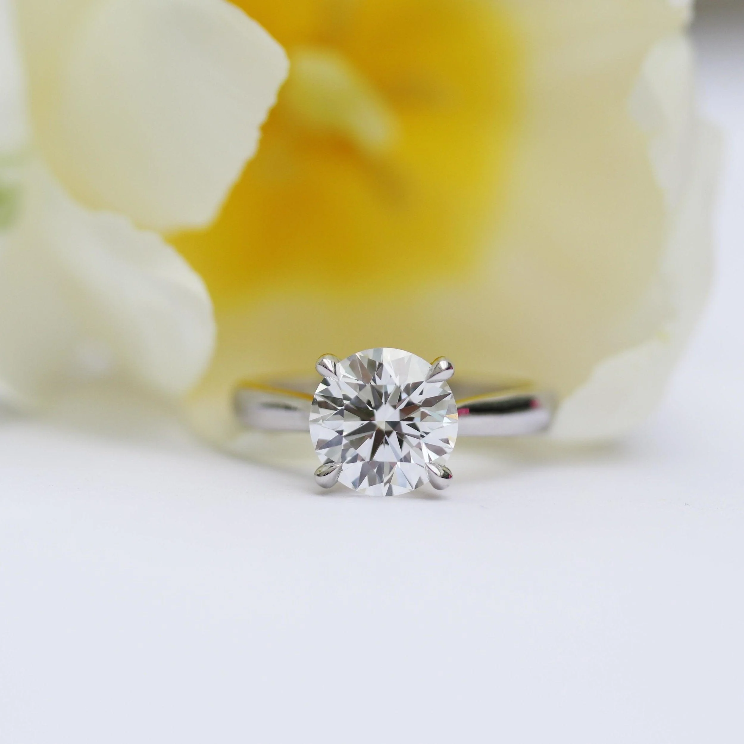 Last Piece ! IGI Certified 5.00Ct Huge Lab Grown Round Diamond Solitaire Engagement Ring in Platinum - Image 4