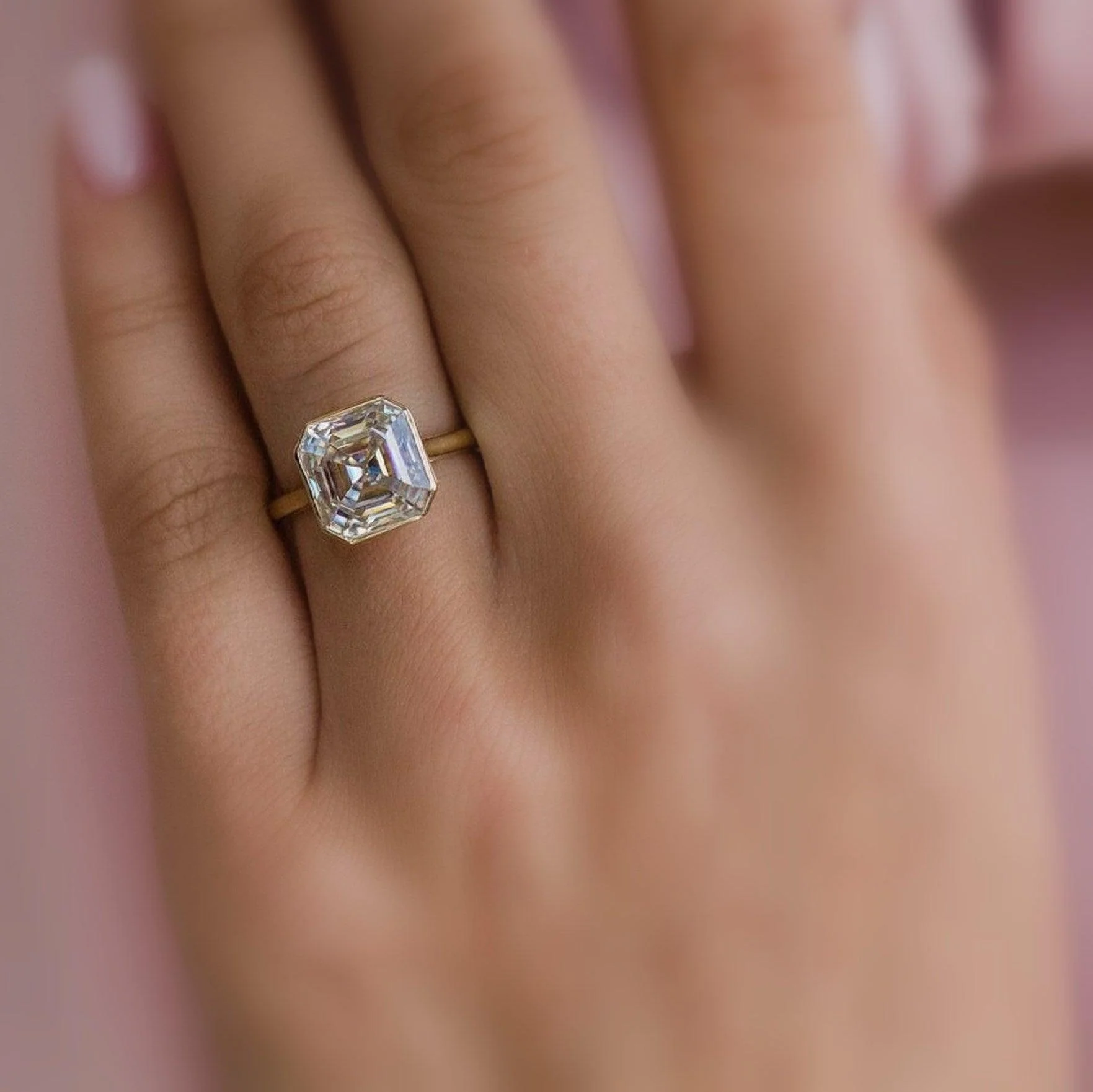 Last Piece IGI Certified 5.00Ct Asscher Diamond Bezel Set Solitaire Ring 18k Yellow Gold - Image 4