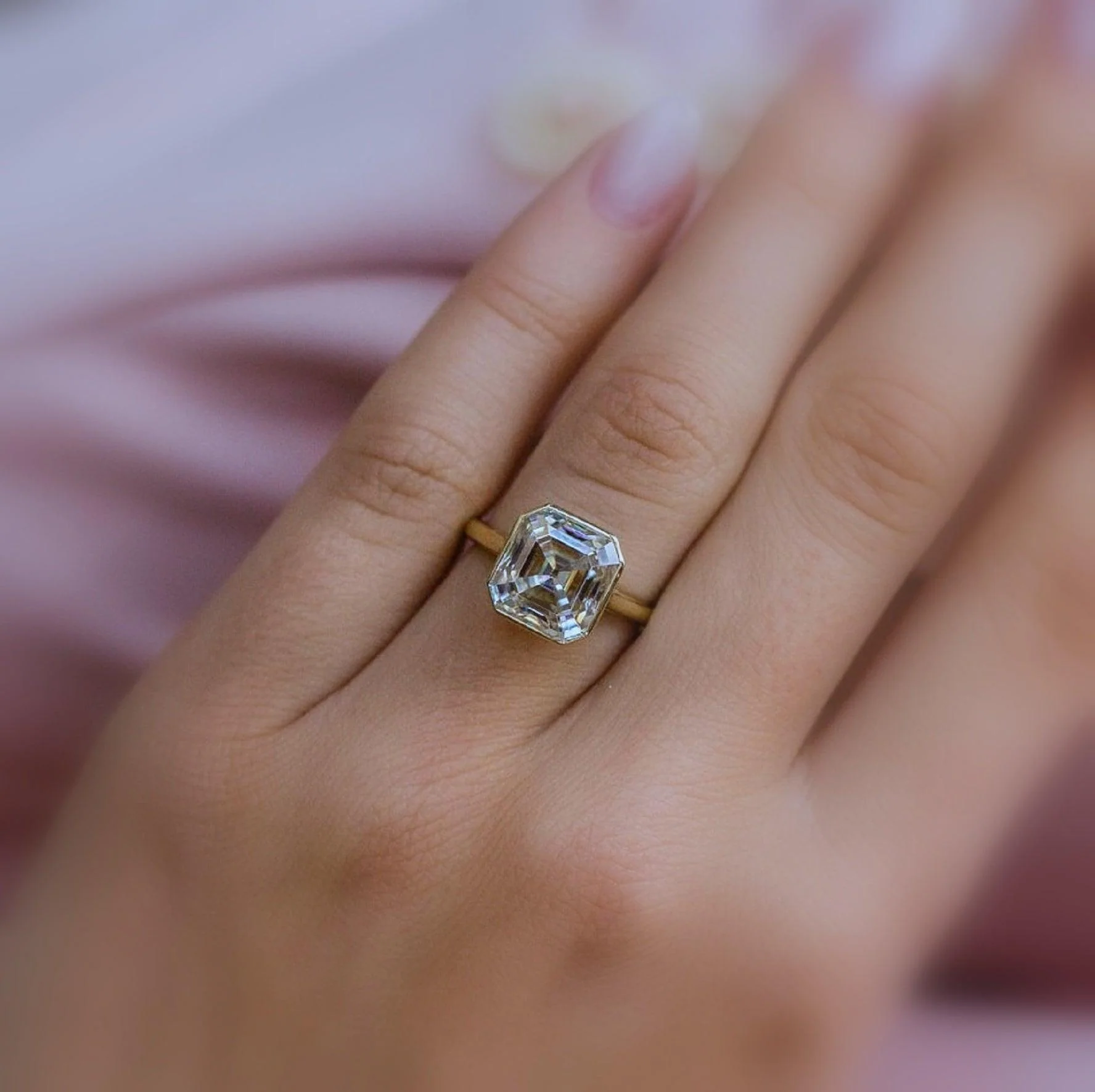 Last Piece IGI Certified 5.00Ct Asscher Diamond Bezel Set Solitaire Ring 18k Yellow Gold - Image 5