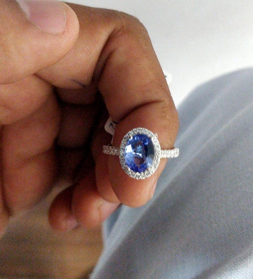 Natural Tanzanite Oval & Diamonds Women's Engagement Ring In 18k White Gold - 2.20 Carat - Image 7