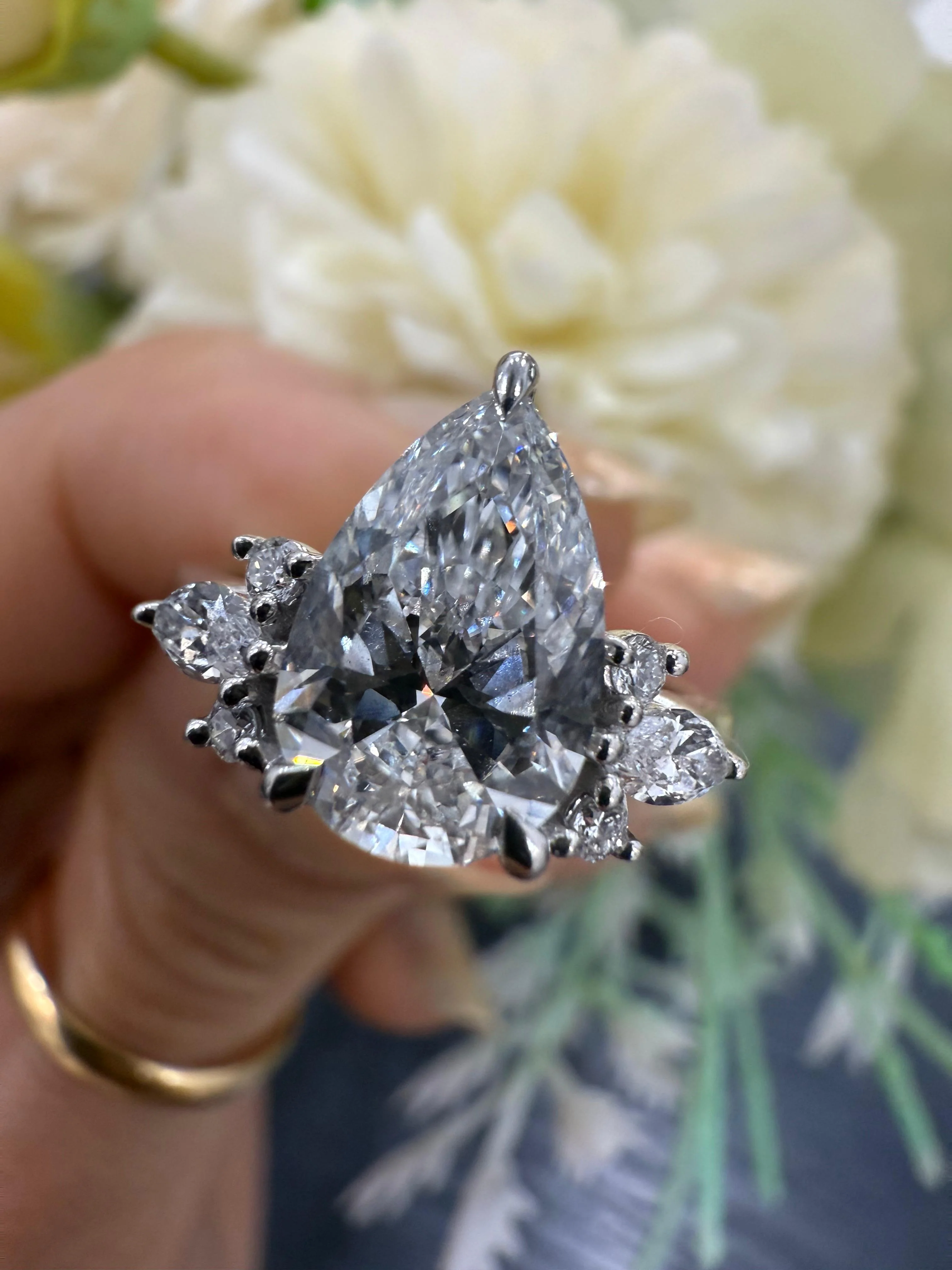 2.00CT IGI Certified Lab Pear Diamond Engagement Ring with Side Stones in Platinum - Image 3