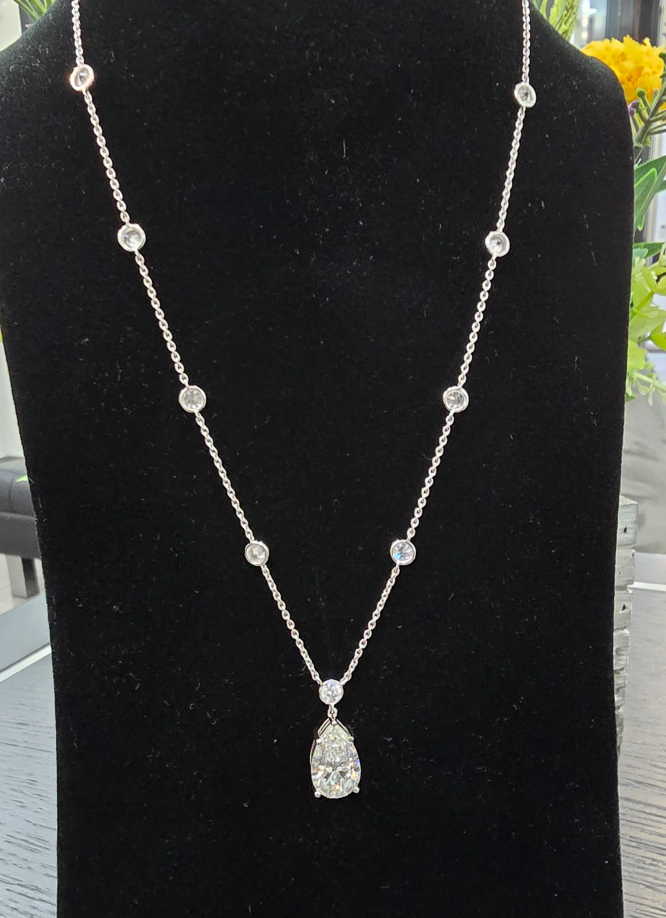 IGI Certified 9.00 Ct Pear Lab Grown Diamond Necklace in White Gold - Image 3