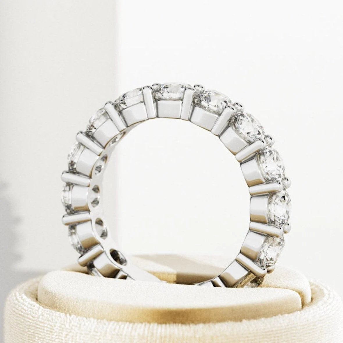 Round Diamond Claw Set Full Eternity Ring for Women's - 4.00Ct - 6.00Ct - D/VS - Image 4