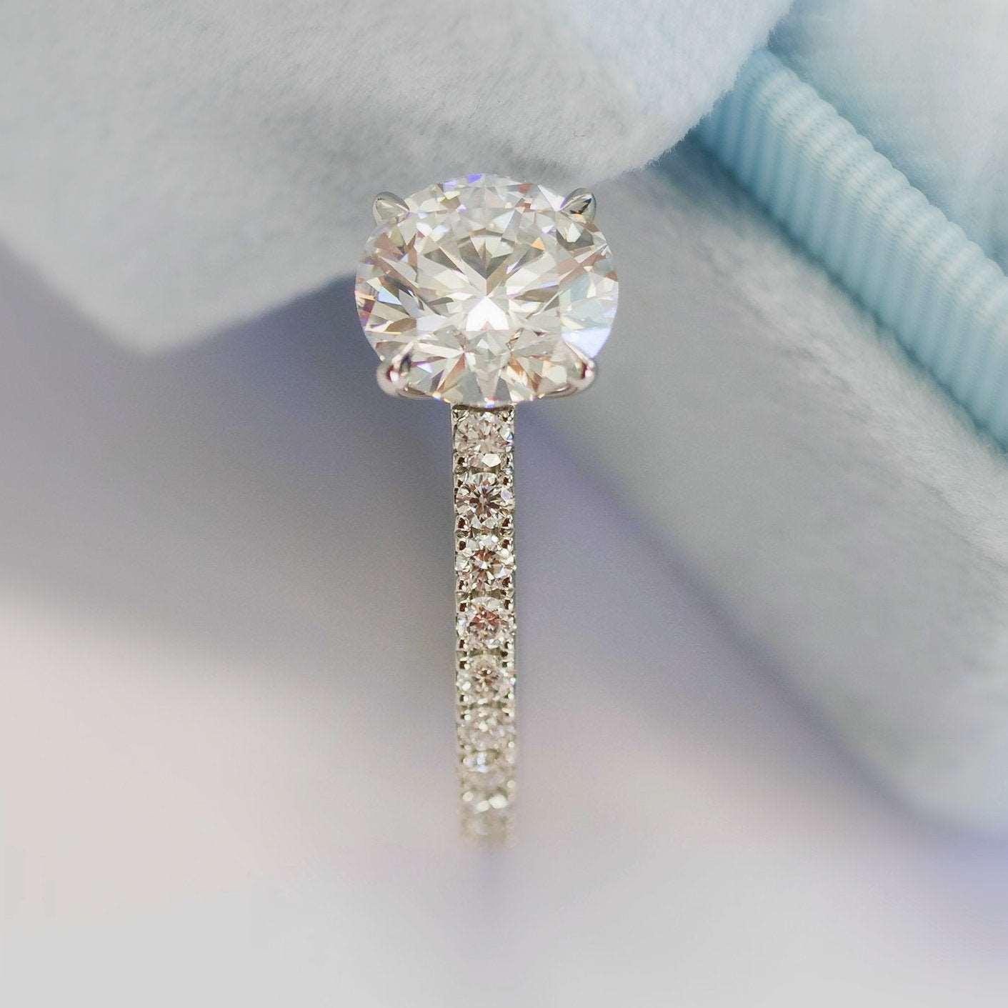 Last Piece IGI Certified 4.50Ct Round Diamond Engagement Ring in Platinum - Image 5