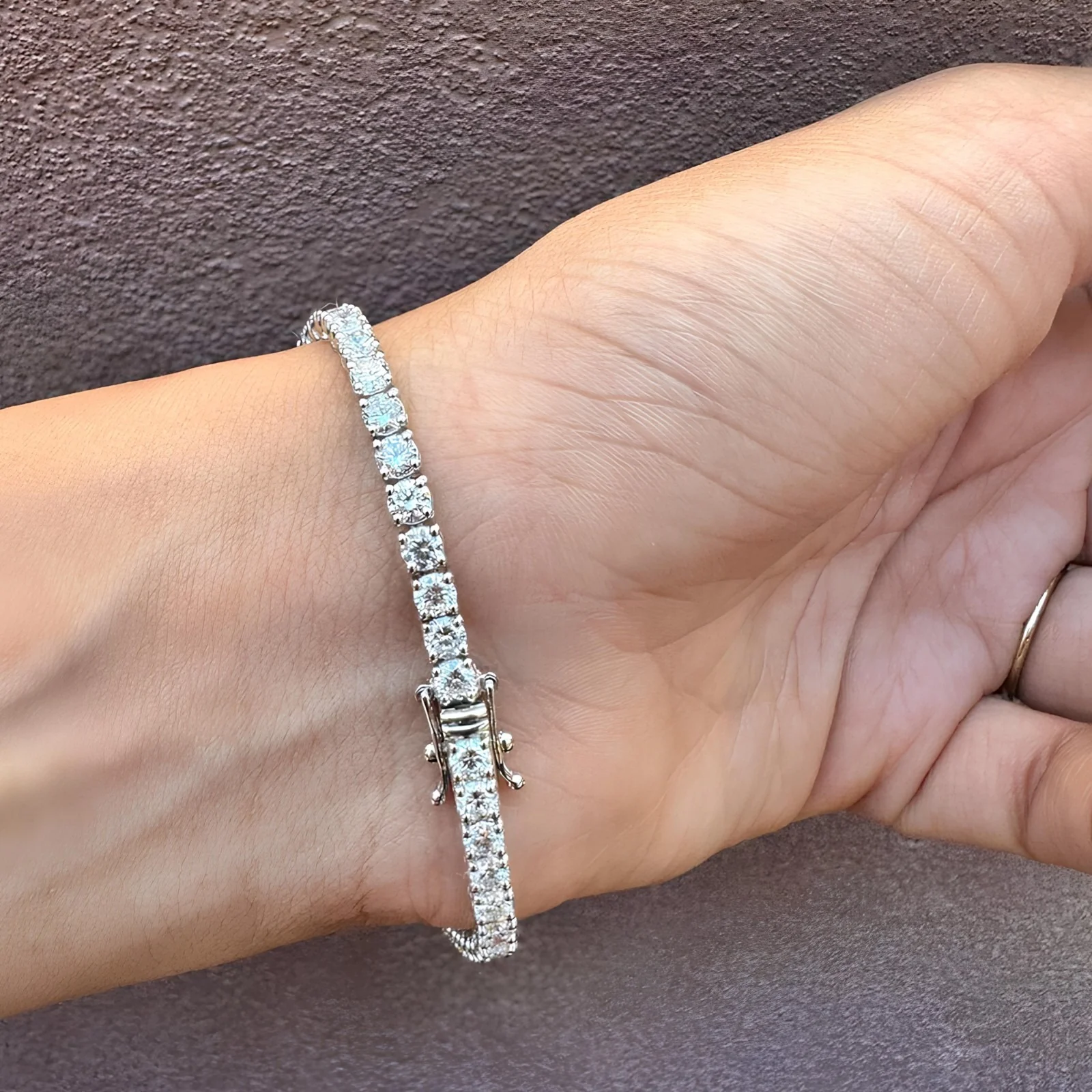 D/VVS 9.00 Carat Lab Grown Diamond Tennis Bracelet in 9K Gold | Amada Diamonds - Image 3